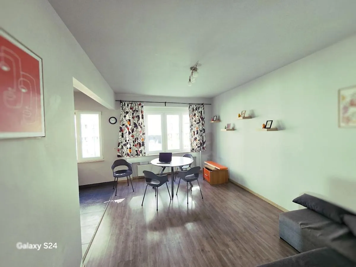 Splendid 2-Bedroom Apartment In Etterbeek Brussels 0*,
